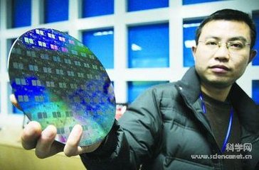 <b>重大消息：中国另辟蹊径，自主研发出超分辨光刻机，可制造10纳米芯片，在军民工业上有极大用途</b>