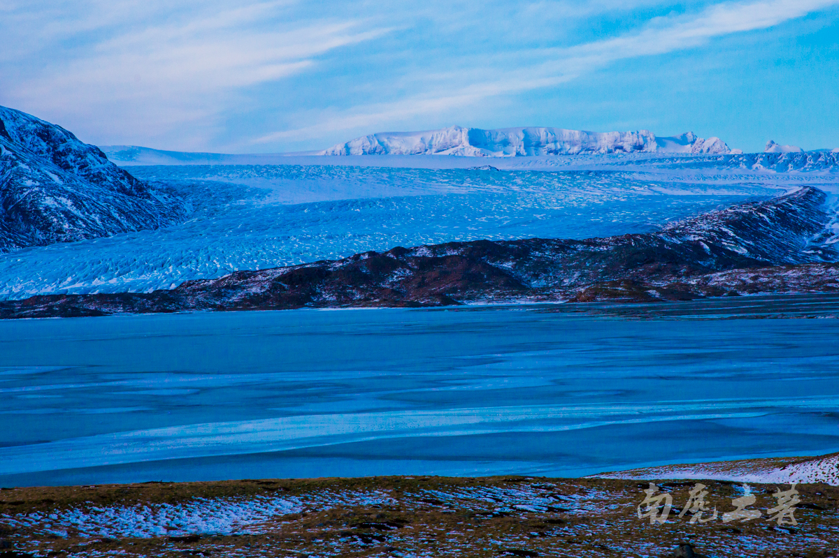 <b>冰岛：荒无人烟的冰原地貌，是地球上最像月球的地方</b>