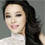 <b>总政歌舞团独唱演员钟丽燕，有3首最美的歌《小路》《山楂树》《假如你要认识我》，听了你会上瘾！</b>