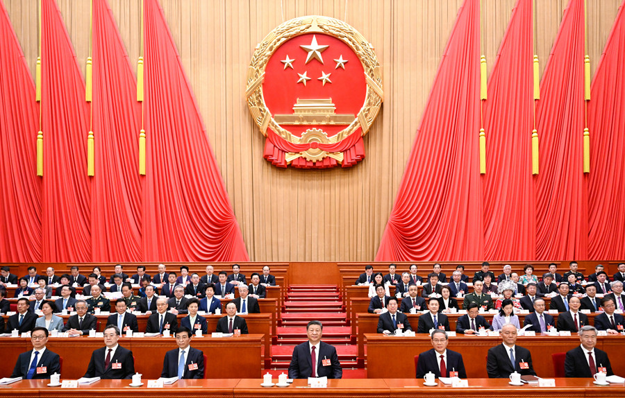 <b>政府工作报告释放几大信号/外媒:中国两会有全球意义</b>